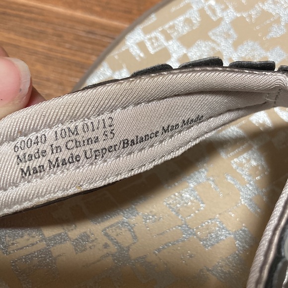 Clarks metallic wedge flip flop sandals size 10, EUC - Picture 6 of 6